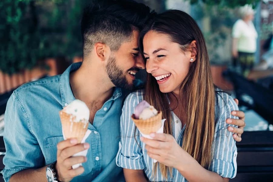 Él te acepta tal como eres. Está totalmente enamorado de ti si hace estas 7 cosas. Su Belleza