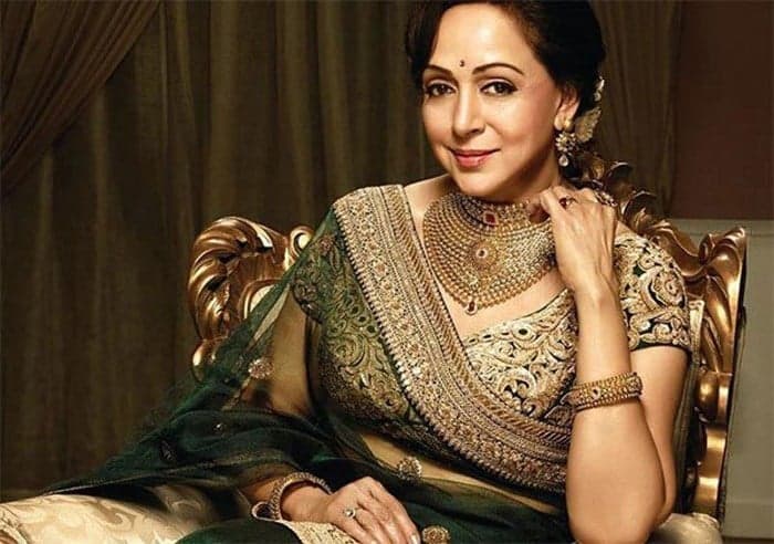 Hema Malini |: 8 maravillas de Bollywood comparten sus rutinas de belleza esenciales y estamos ansiosos por probarlas | su belleza