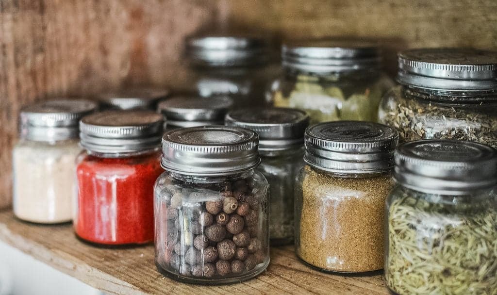 Hierbas y especias | 12 alimentos que estás almacenando mal | su belleza