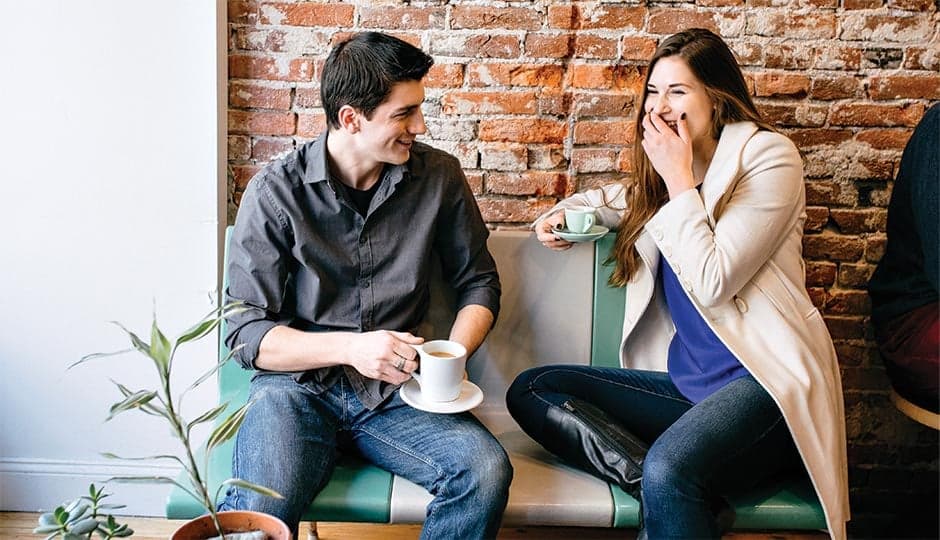 Mantenga los temas ligeros 7 consejos para reunirse en persona con su cita en línea | su belleza