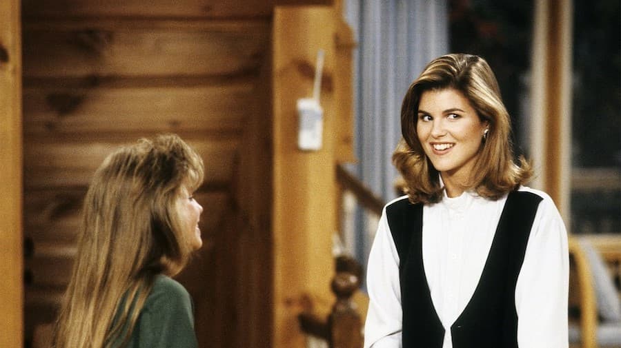 Se suponía que Lori tendría un pequeño papel en Full House 8 hechos poco conocidos sobre Lori Laughlin | su belleza