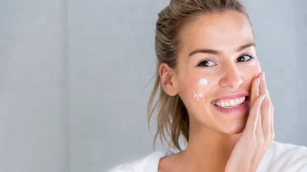 Crema hidratante diaria ¿Qué es la microdermoabrasión y mejorará tu piel? su belleza