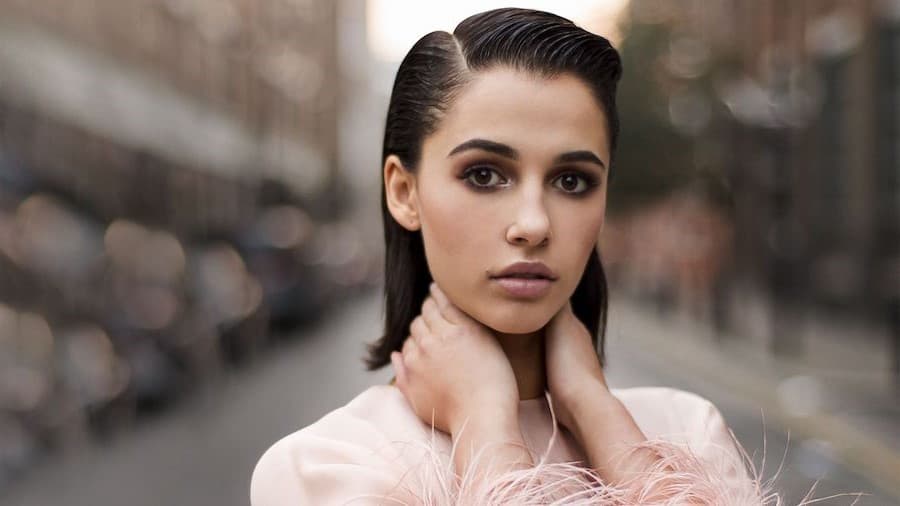 7 curiosidades que todo aficionado de Aladino debe conocer, por Naomi Scott.