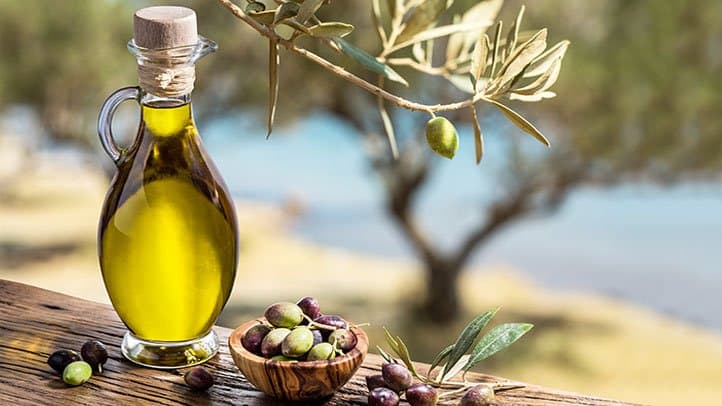 8 increíbles maneras en que el aceite de oliva puede mejorar tu belleza