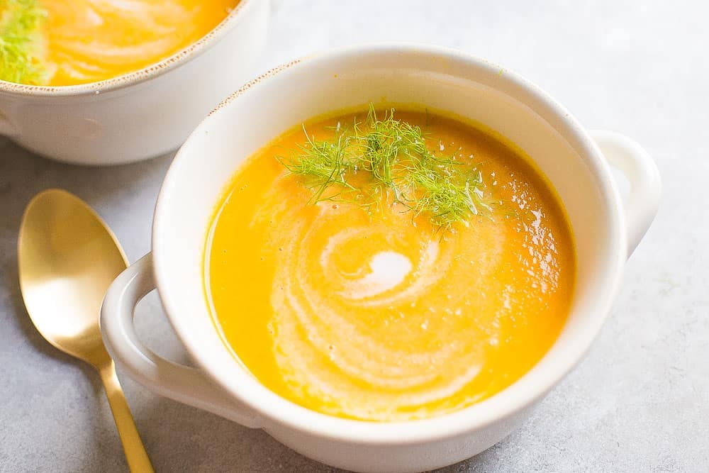 Sopa de calabaza y zanahoria con leche de coco | 12 recetas saludables de calabaza perfectas para el otoño | su belleza