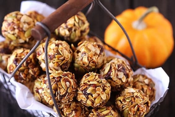 Bocaditos energéticos de calabaza sin hornear | 12 recetas saludables de calabaza perfectas para el otoño | su belleza