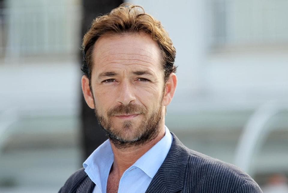 Homenaje a Luke Perry, el ícono del chico rebelde de Hollywood.