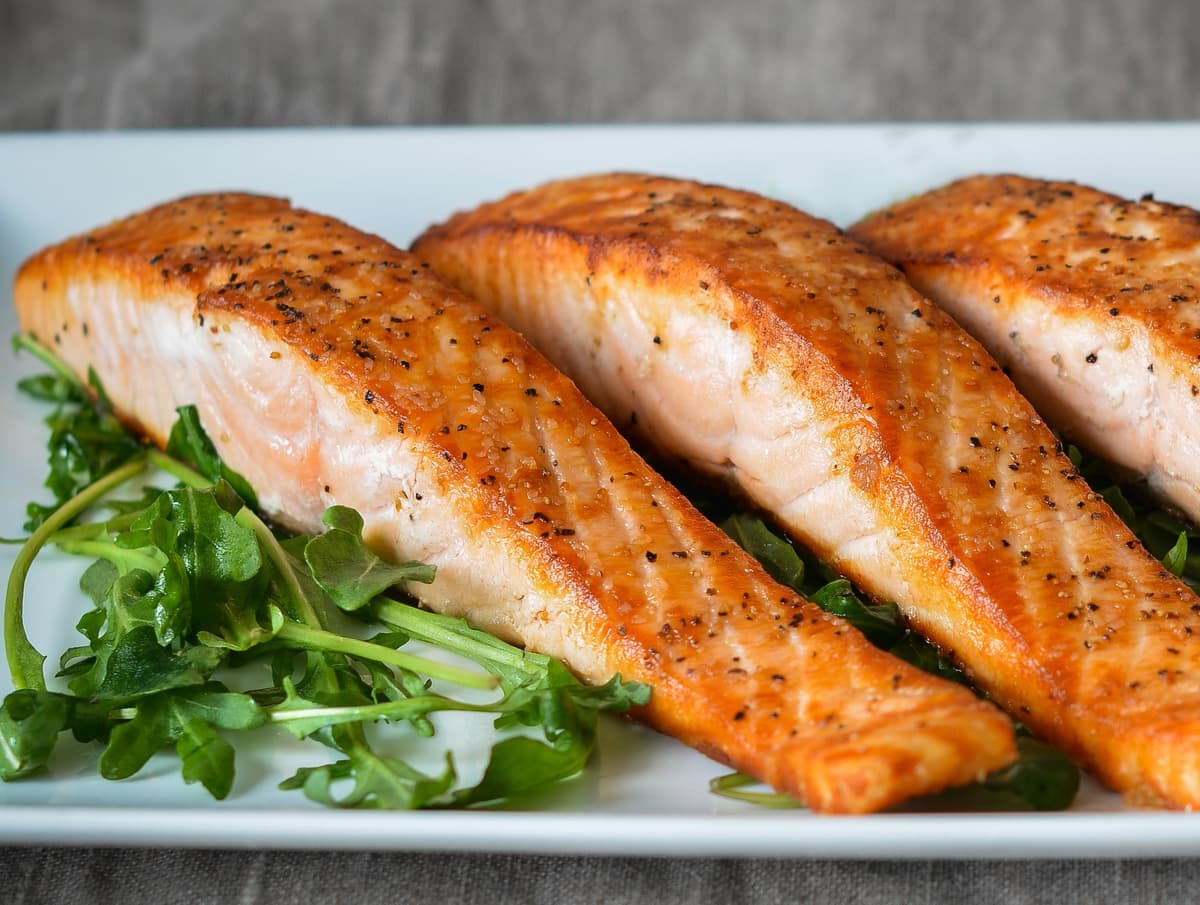 Salmón 10 alimentos que tratan enfermedades de la piel | su belleza