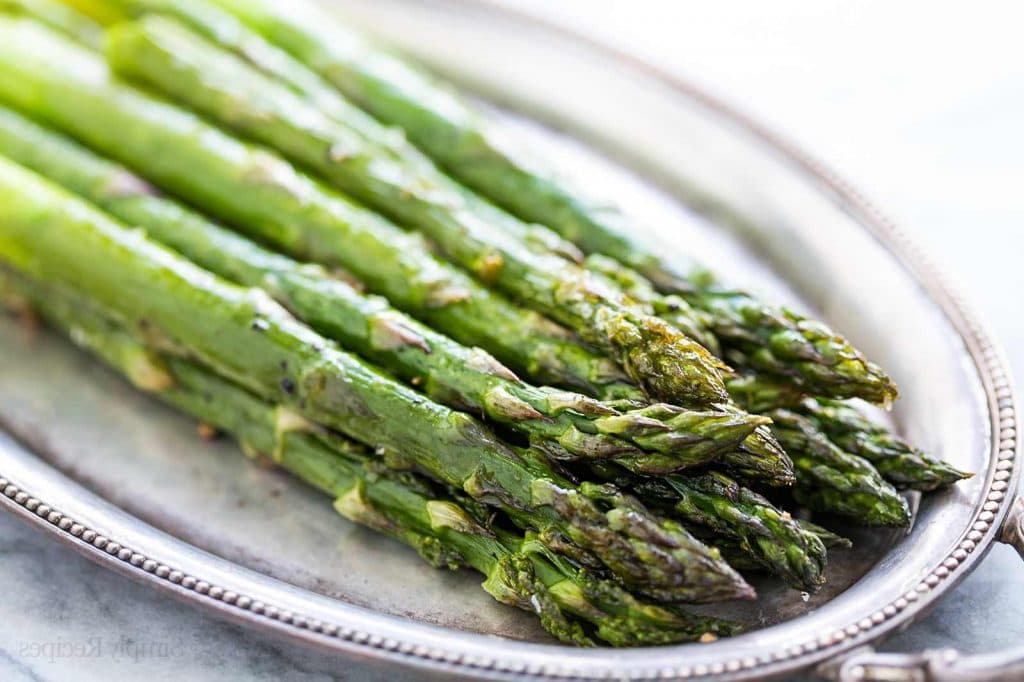 Espárragos al estragón | 12 recetas de barbacoa que debes probar este verano | su belleza