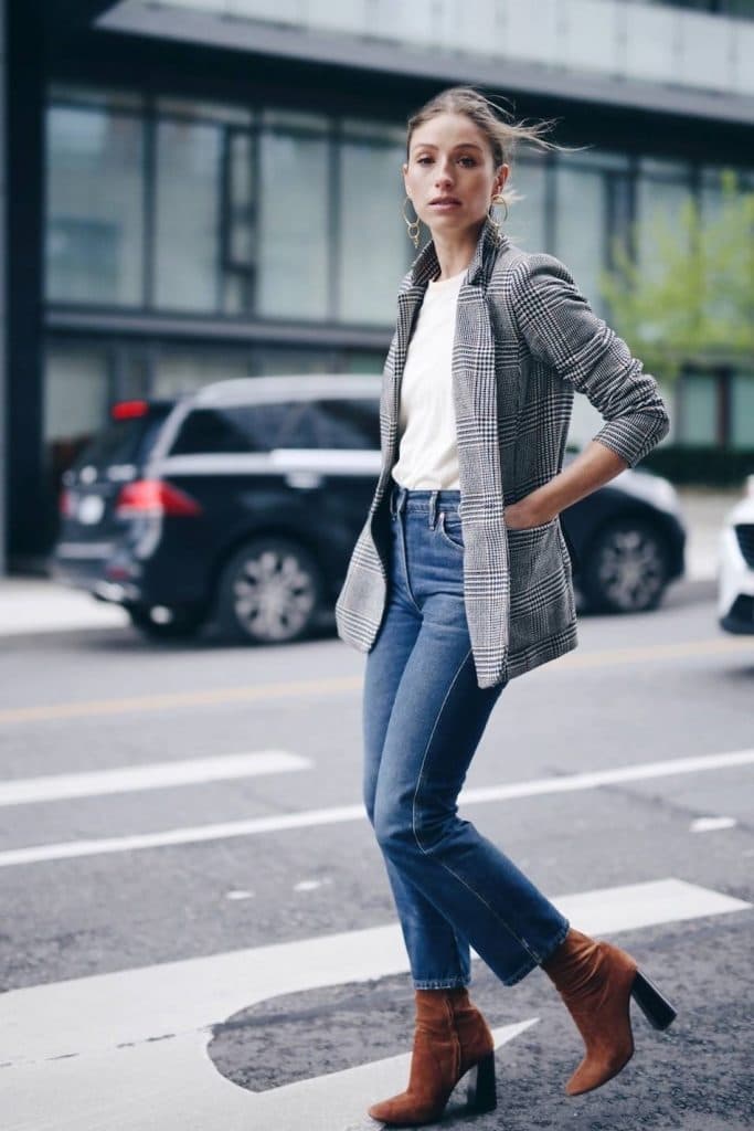 Un par de jeans y una camiseta blanca | 9 ideas elegantes y sencillas para trajes de Acción de Gracias | su belleza