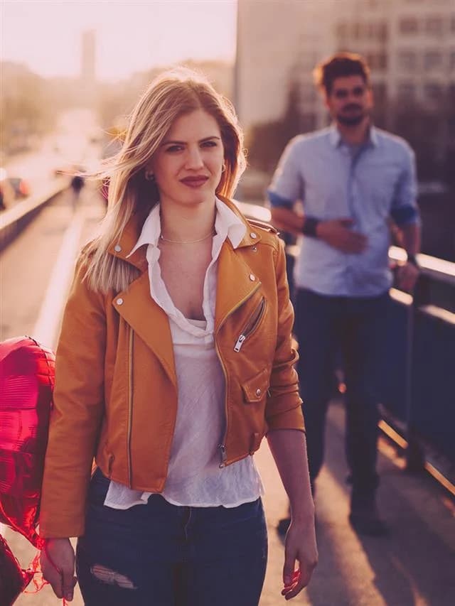 Te ofrecen consejos. | 9 señales infalibles de que tu ex te quiere de vuelta | su belleza