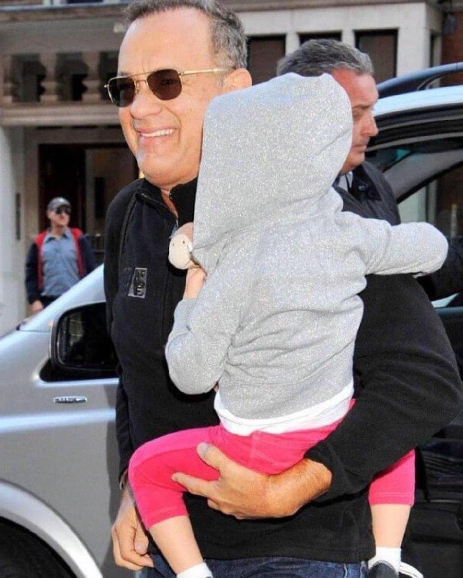 Tom Hanks 12 abuelos famosos con sus nietos derretirán tu corazón | su belleza