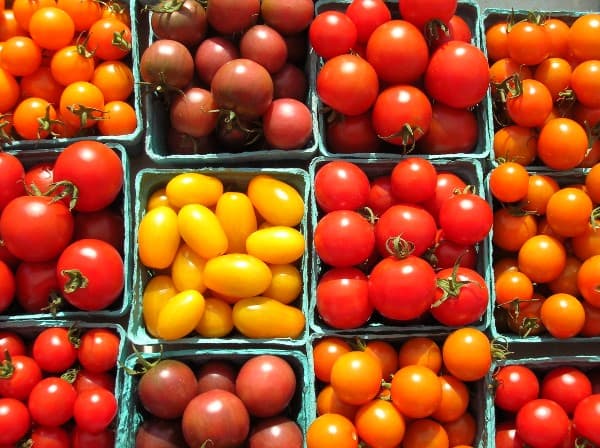 Tomates | 12 alimentos que estás almacenando mal | su belleza