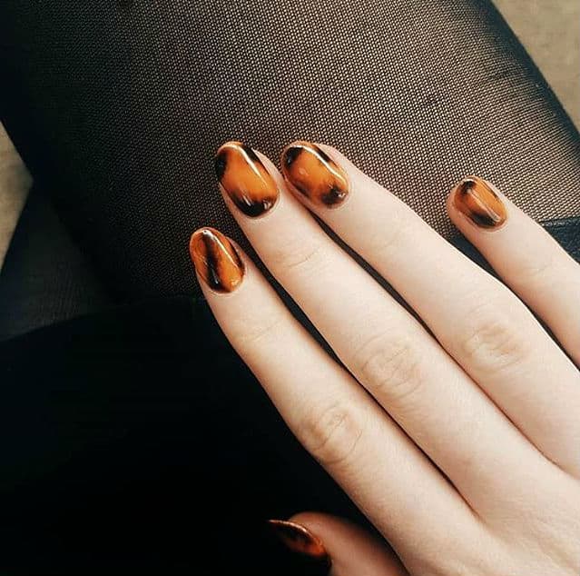Capas de la cutícula |: Las uñas de carey son la manicura de otoño más de moda Su Belleza