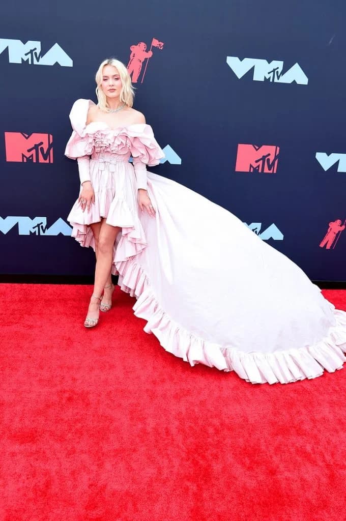Zara Larsson |: Los mejores looks de los VMA 2019 | su belleza