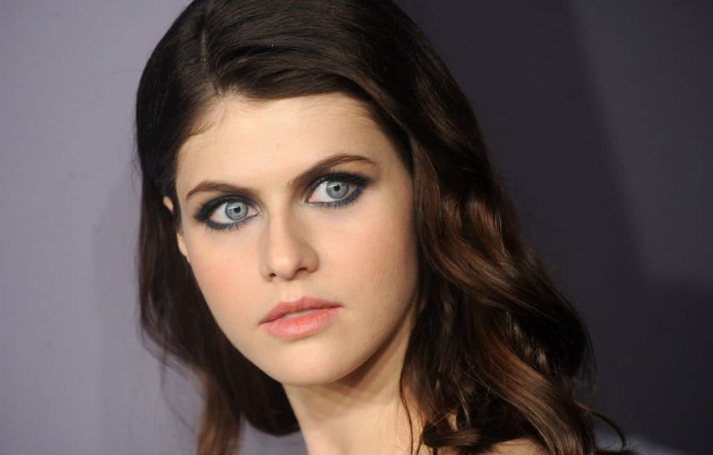 Alexandra Daddario |: 10 actrices con los ojos más bellos Su Belleza