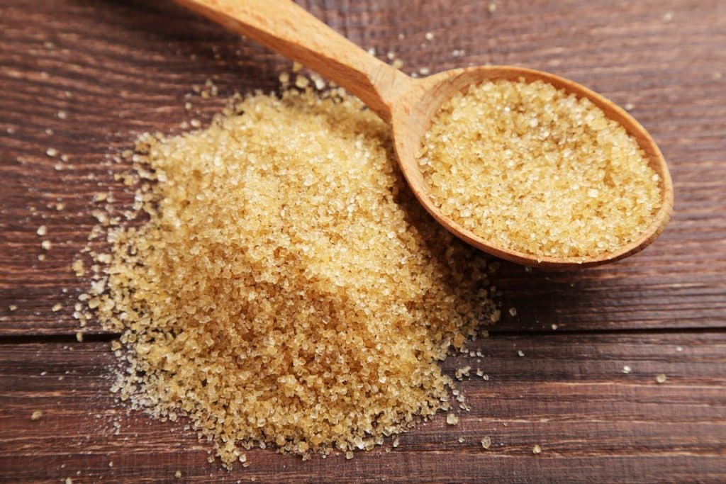 Azúcar moreno | 10 mejores exfoliantes naturales para la piel | su belleza