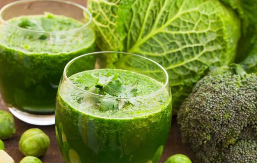 Jugo de repollo para una piel radiante | Los 7 mejores consejos para la dieta de verano (sopas de frutas, panqueques vegetales y bebidas desintoxicantes)