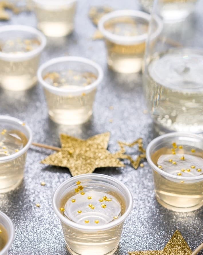 Chupitos de gelatina con champán | 10 mejores recetas para noches de cine | su belleza