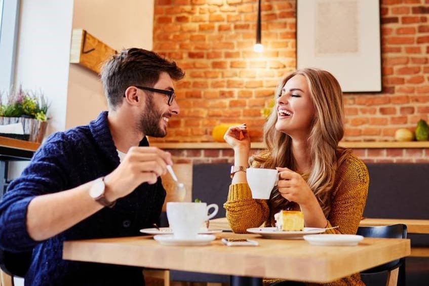 Hazle un cumplido. | 8 lindas formas de hacer sonreír a tu amigo después de un mal día | su belleza