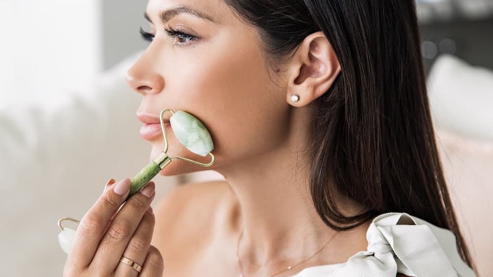 6 productos de cuidado facial que seguramente posees, pero que no son imprescindibles.