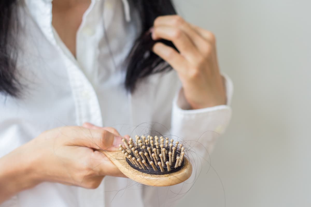 Pérdida de cabello tras el Covid y estrategias para evitarla