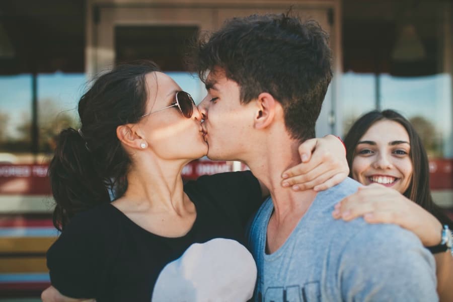Reglas importantes para salir con el ex novio de tu novio
