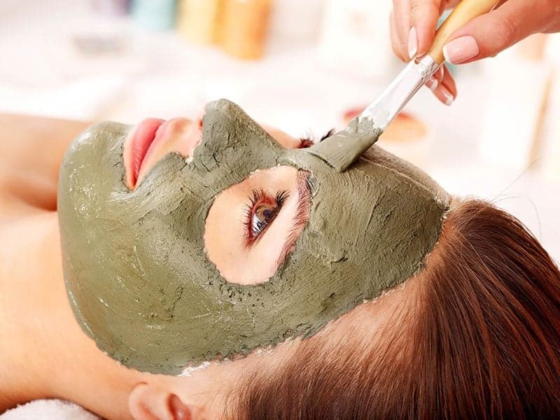Máscara de Tierra de Fuller | 15 remedios naturales que las mujeres indias usan para una piel perfecta | su belleza