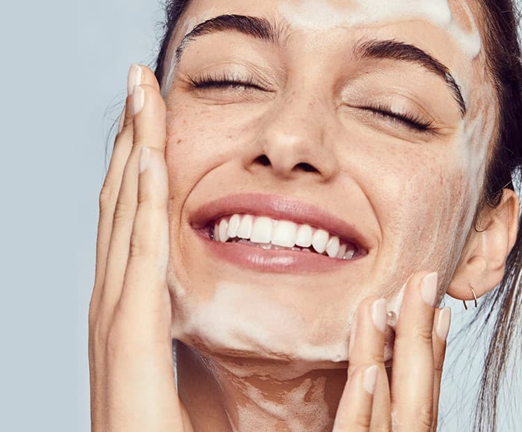 Prueba un limpiador más suave 9 consejos sencillos para deshacerte de la piel seca rápidamente Su Belleza
