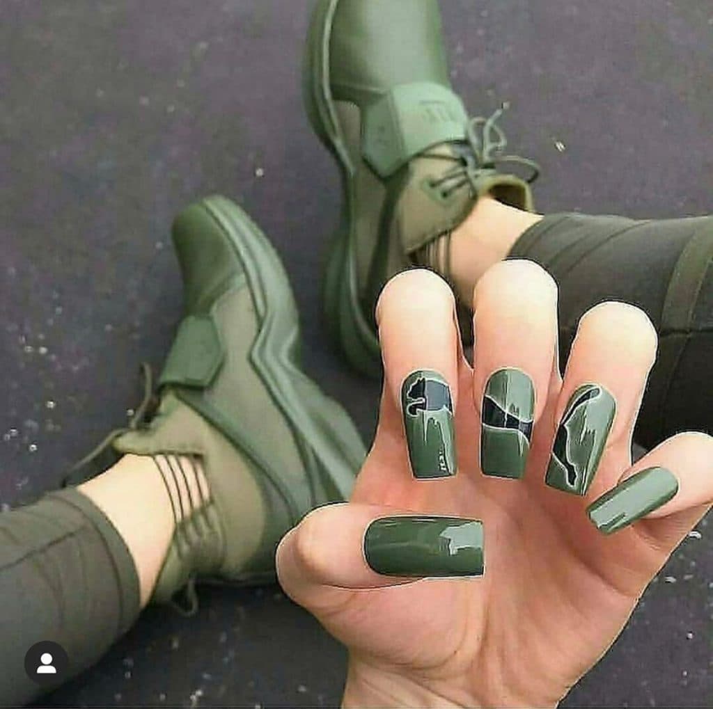 #1 Arte de uñas con zapatillas de deporte de lujo: ahora es una nueva idea HerBeauty: