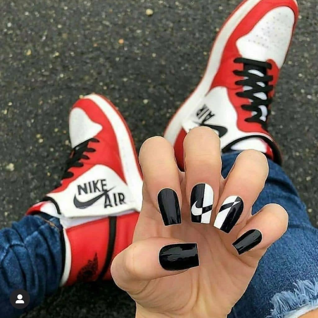 #2 Arte de uñas con zapatillas de deporte de lujo: ahora es una nueva idea HerBeauty: