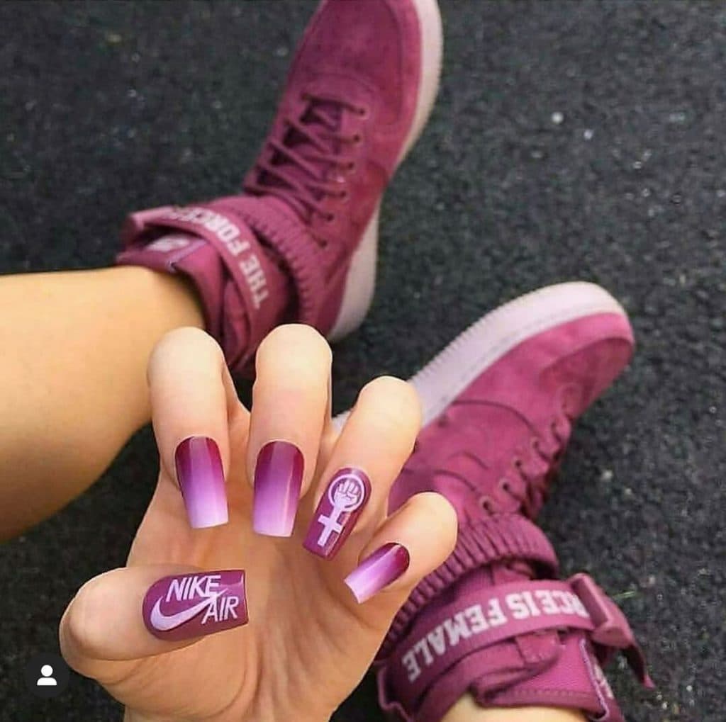 #6 | Nail Art con zapatillas de deporte de lujo: ahora es una nueva idea HerBeauty:
