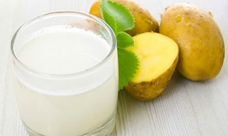 Jugo de papa cruda | 15 remedios naturales que las mujeres indias usan para una piel perfecta | su belleza