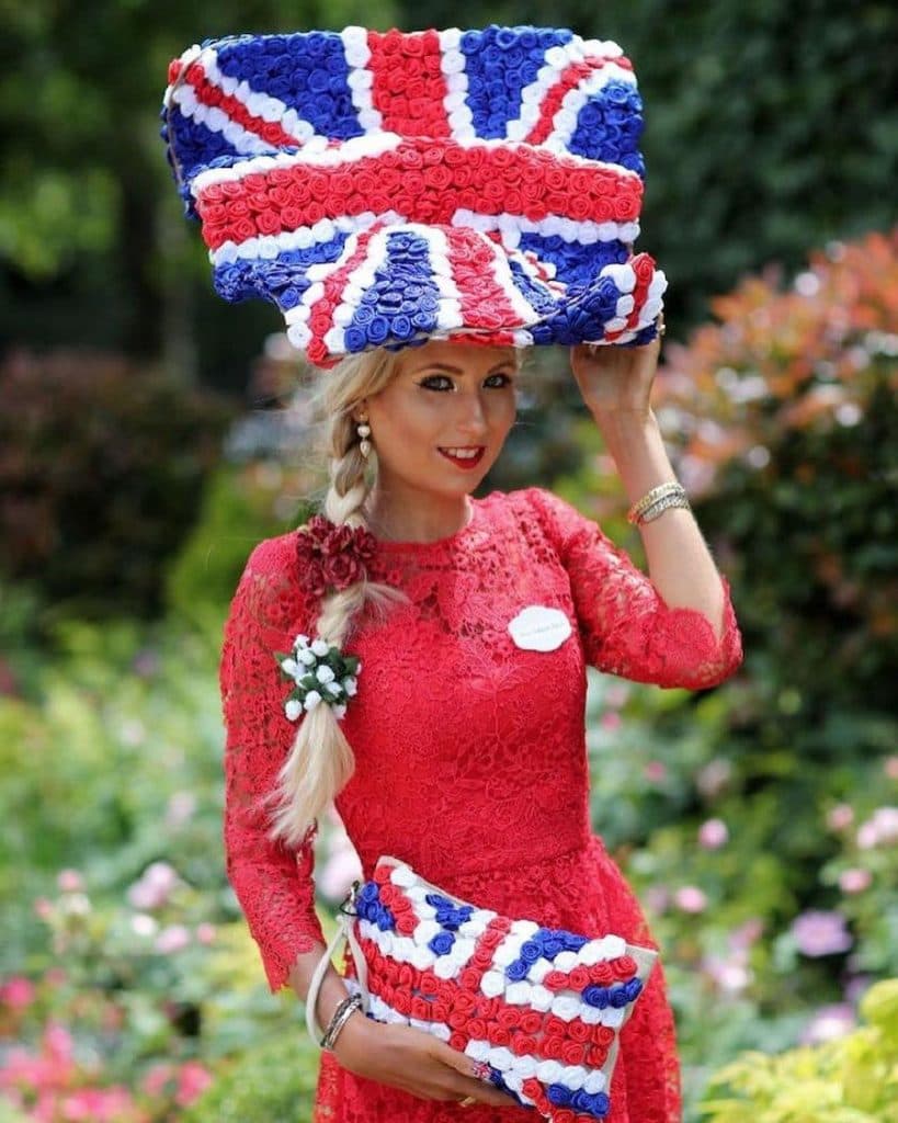 Un bolso que parece una bandera británica | Su Belleza