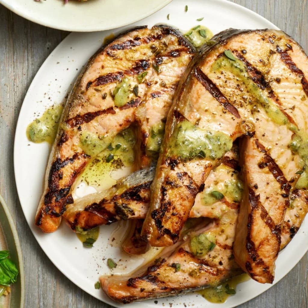 Filetes de salmón con mostaza y cilantro | 12 recetas de barbacoa que debes probar este verano | su belleza