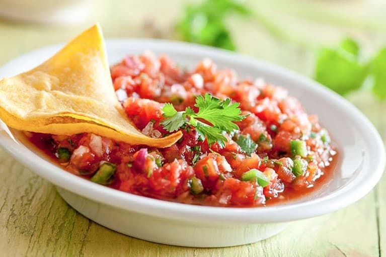 salsa | 10 cosas que debes tener siempre en tu nevera | su belleza