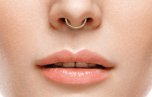 Guía completa sobre lo que debes considerar antes de realizarte un piercing en el tabique.