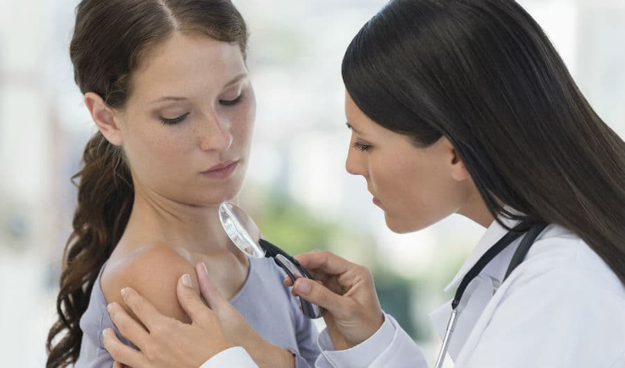 Revisa tu piel 8 autocontroles que toda mujer debería hacer | su belleza