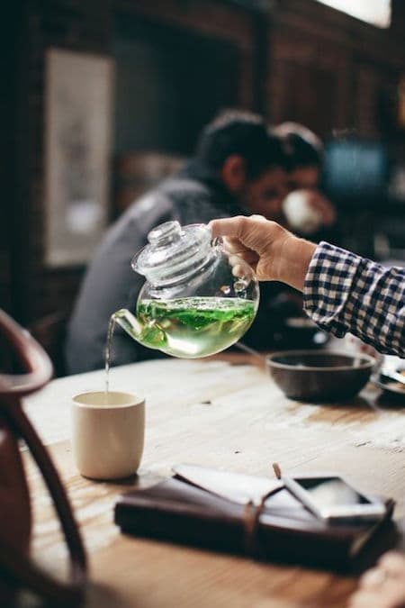Menos cafeína y nicotina 9 trucos para mantenerse abrigado este otoño | su belleza