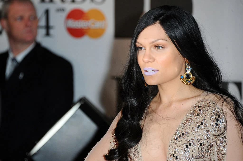 Fallas de maquillaje de celebridades que desataron la furia en Internet