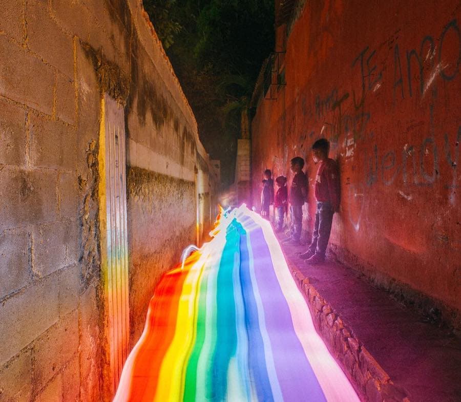 Las coloridas y surrealistas fotografías de estos fotógrafos te dejarán boquiabierto.
