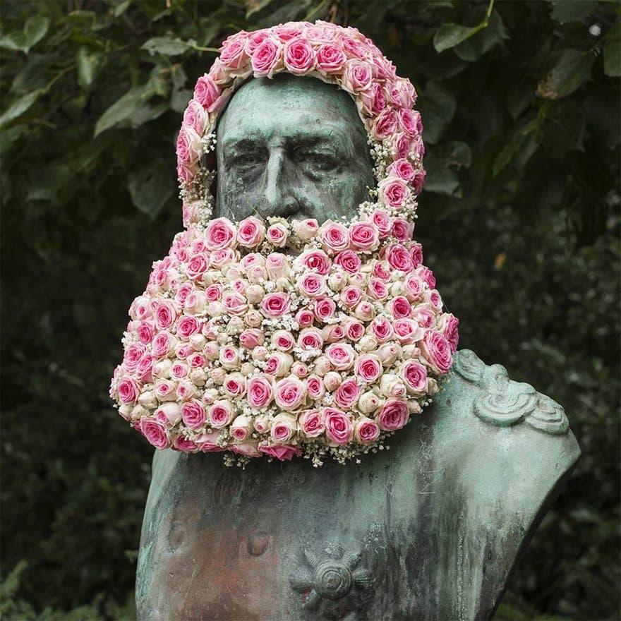 GE EPHROY-MOTT-STATUE-FLOWER-WREATHS-FURS-01