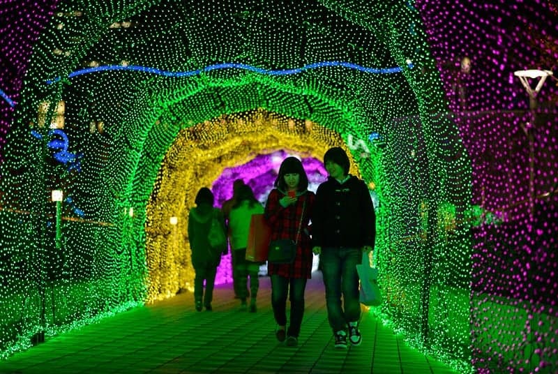 Luces túnel brillante - impresionante iluminación de invierno