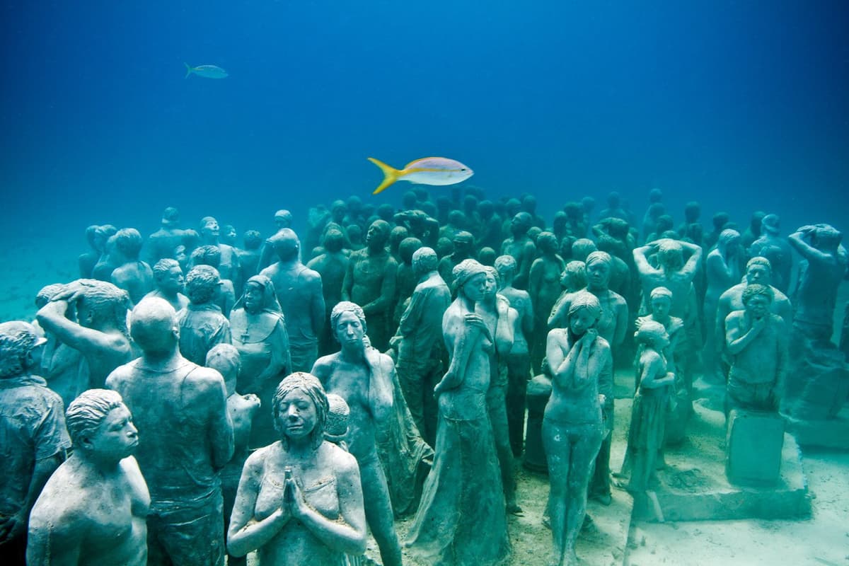 Astonishing_underwater_museum_in_cancun_mexico_01