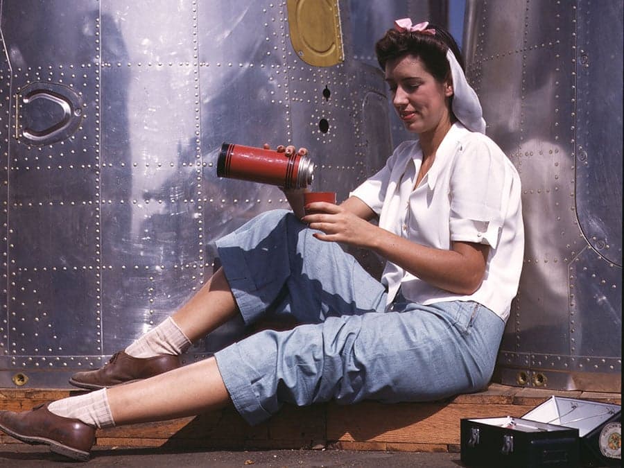 10 prohibiciones para las mujeres hace un siglo