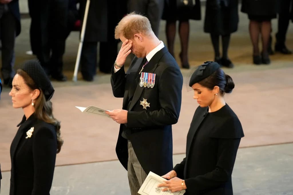 Las redes sociales responsabilizan a Meghan Markle por el fallecimiento de la reina.