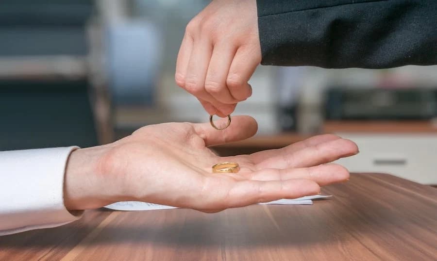 Incremento en la tasa de divorcios en China debido a la cuarentena.