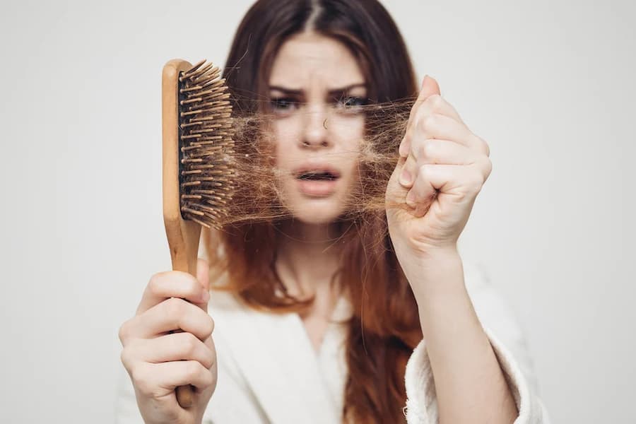 Pérdida de cabello en mujeres: orígenes y soluciones.