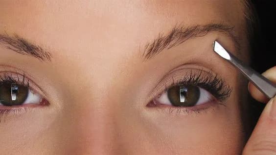 Cómo dar forma a tus cejas sin dañarlas.