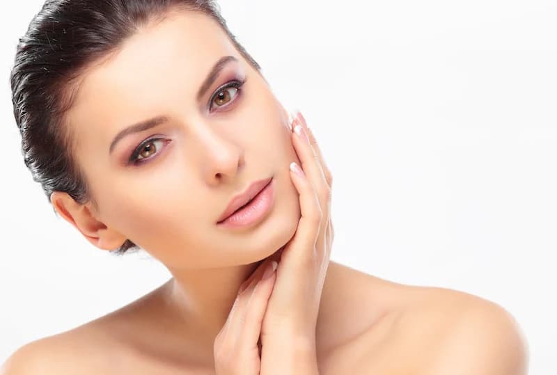 12 consejos de maquillaje que las mujeres de 30 años pueden aplicar para verse más juveniles.